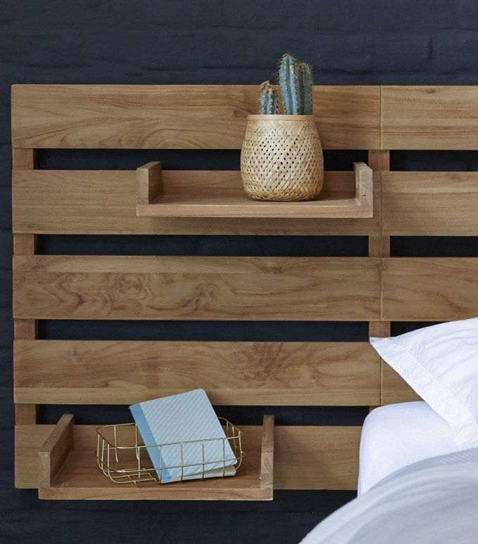 cabecera con estante modular de almacenamiento de teca - blog de deco