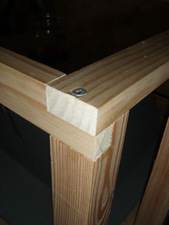 Aquí está la cabina de comedor / cama plegable / área de almacenamiento